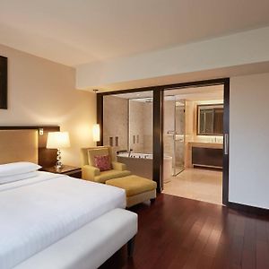 One-Bedroom King Suite